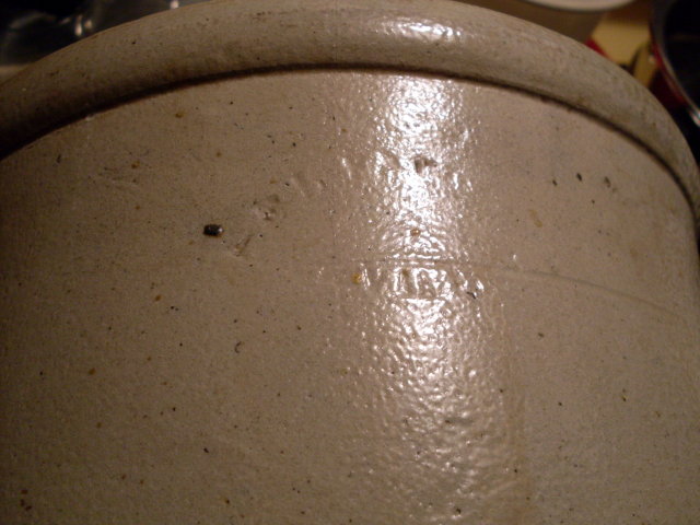 Pottery _ Primitive ANTIQUE_ Early Medalta Pottery Stoneware Crock _Old Canada Country Antique_ Size 10.5