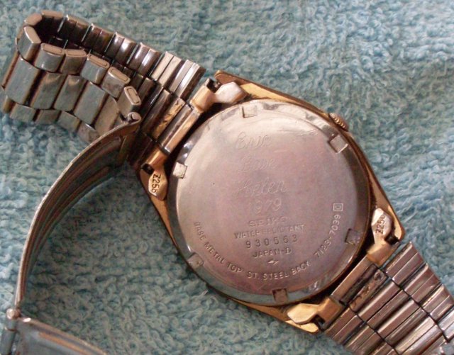 Quality VINTAGE Mens SEIKO Wristwatch _features Day + Date _Seiko Quartz_ Vintage Year 1979_WORKING Excellent
