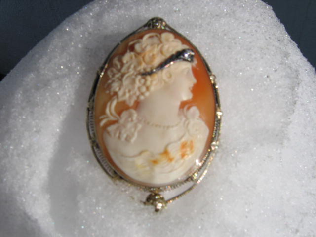 19th c large shell cameo pin/pendant,14 K
