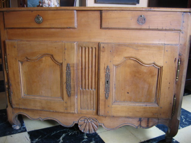 18th c French walnut commode