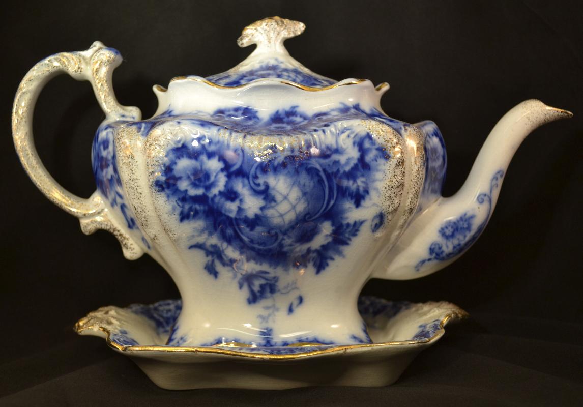 FINE ENGLISH PORCELAIN FLOW BLUE TEA POT, c1912, FINE CHINA, FLORAL