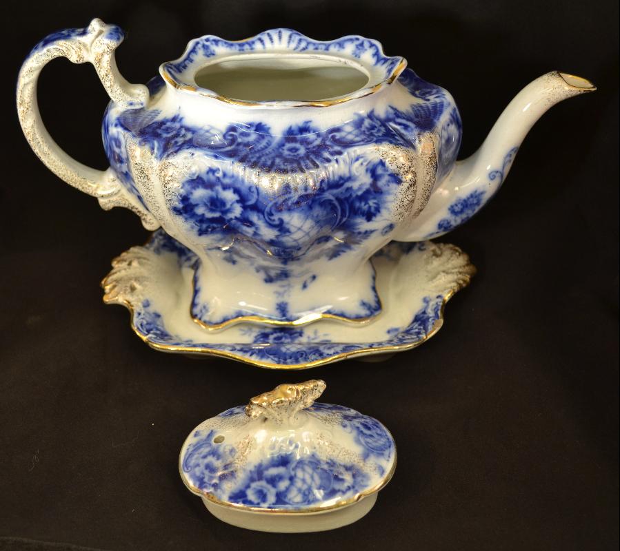 FINE ENGLISH PORCELAIN FLOW BLUE TEA POT, c1912, FINE CHINA, FLORAL