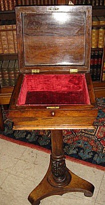 English Early Victorian Rosewood Tea Poise On Carved Pedestal Base