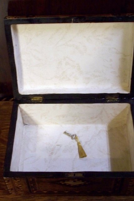 Antique English Burl Walnut Inlaid Dome Topped Vanity Box, 1870