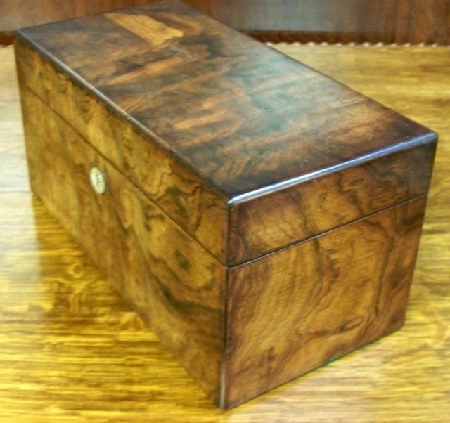 Georgian English Tea Caddy in Curly Rosewood, 1820