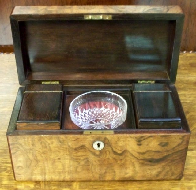 Georgian English Tea Caddy in Curly Rosewood, 1820