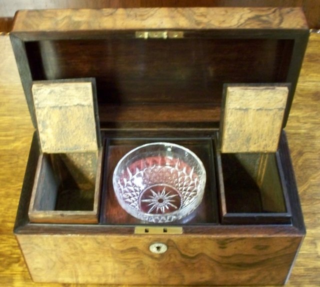 Georgian English Tea Caddy in Curly Rosewood, 1820