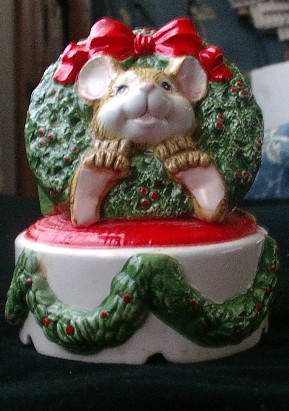 San Francisco Music Box Company Christmas Mouse