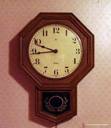 Lux Robert Shaw Electric Clock