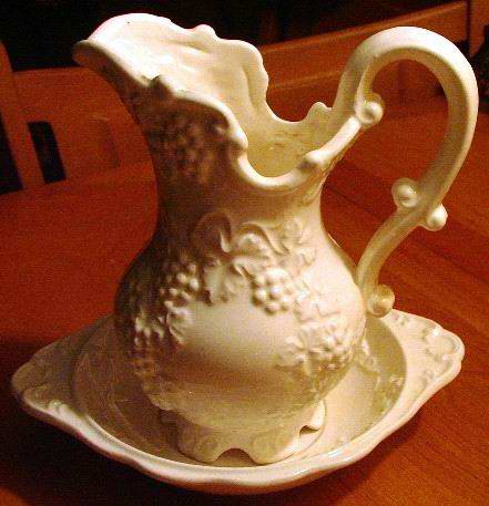 Mini Pitcher and Bowl in White Vintage Design