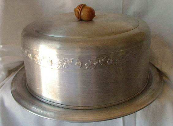 Cake Saver by West Bend Aluminum with Acorn