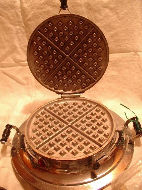 Universal Wafflemaker Model E7124X Ruby Red Light