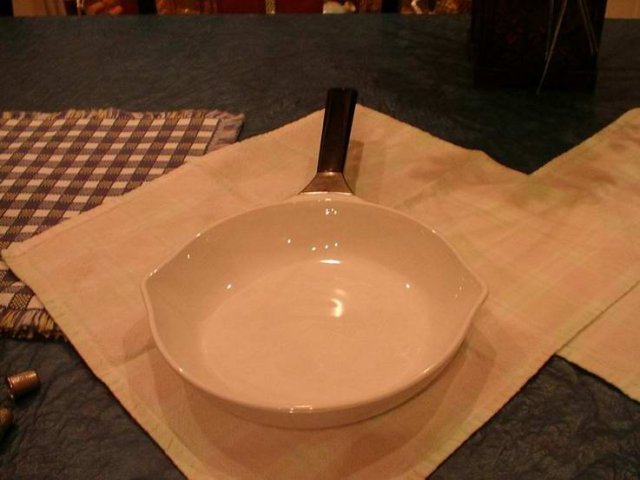 Corning Ware Skillet with Attached Handle 8.5