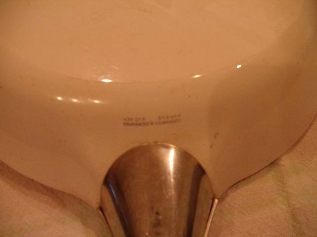 Corning Ware Skillet with Attached Handle 8.5