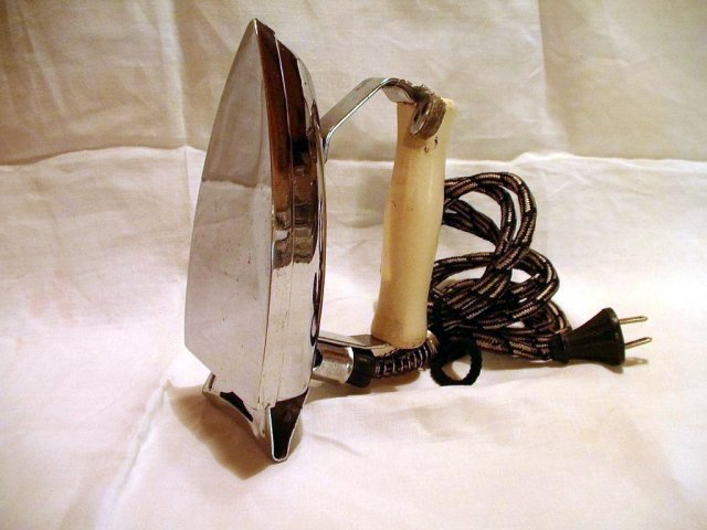 GE Travel Iron