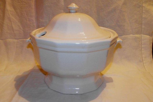 Pfaltzgraff Heritage Soup Tureen with Lid