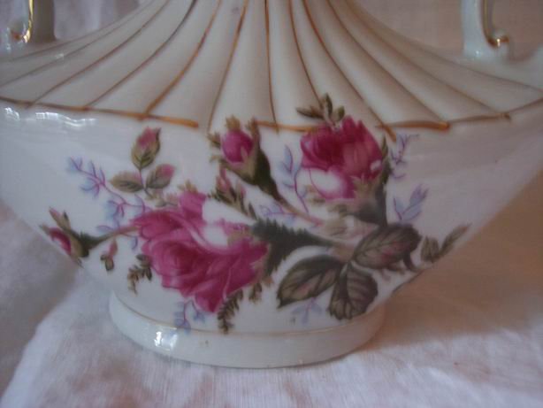 Moss Rose Japan Oil Lamp 10 3/4 Inches Tall