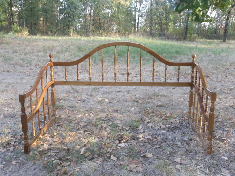 Vintage Wooden Spindle Day Bed **Complete**