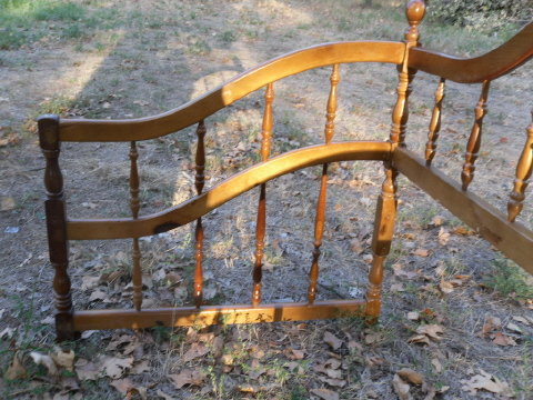 Vintage Wooden Spindle Day Bed **Complete**