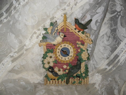 Birdhouse Wall Clock w/Lots of Birds