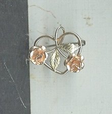 Vintage Dainty Krementz Tri-Color Gold Pin