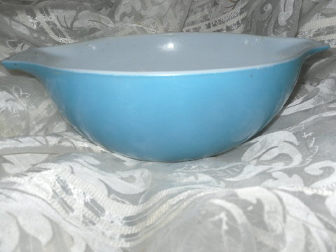 Vintage Pyrex 4 Quart Mixing Bowl