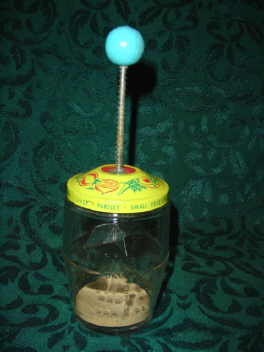 Vintage Chopper w/Glass Measure Container