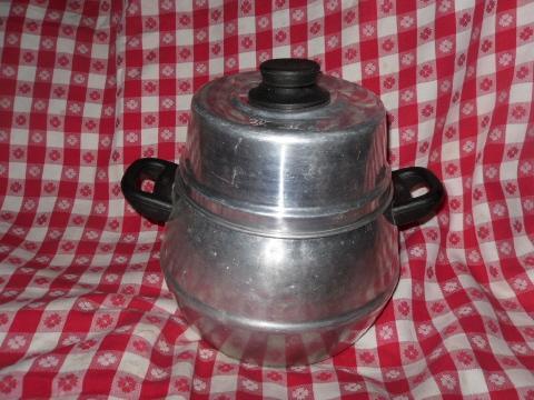 Vintage Cooking Pot w/Porcelain Steam Inserts **LOOK**