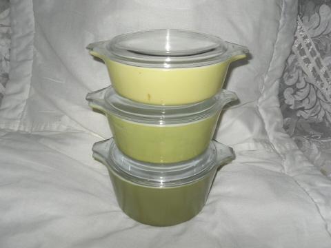 Vintage Pyrex Covered Bowls **Set of 3