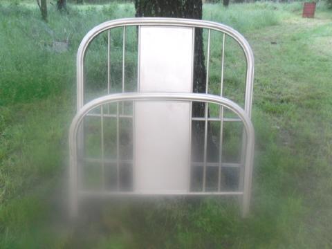 Vintage Simmons Metal Bed Twin Size **Complete w/Side Rails**
