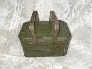 Vintage U.S. Marine Cut Plug Tin Lunch Box