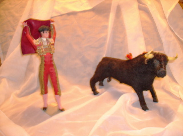 Vintage Matador w/ Bull Set