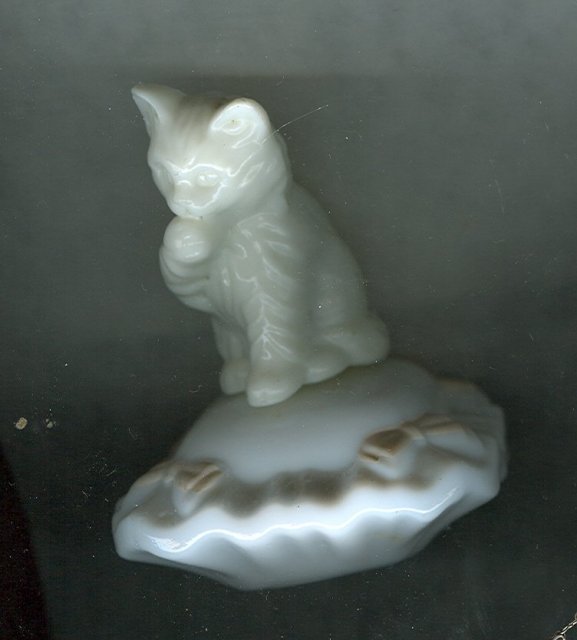Kitten on a Pillow Avon Bottle *Full*