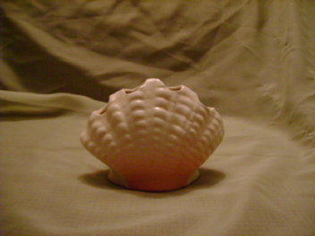 Vintage Ceramic Sea Shell Toothbrush Holder