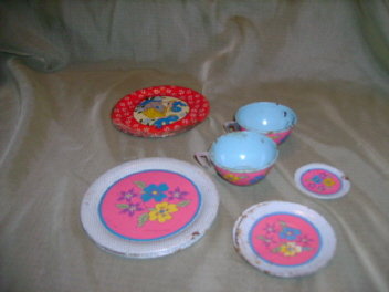 Vintage Ohio Art Tin Dishes