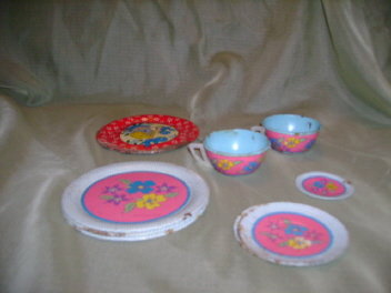 Vintage Ohio Art Tin Dishes