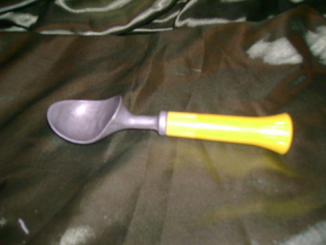 Vintage Bonnie Ice Cream Scoop