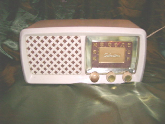 Vintage Sears Silvertone Radio
