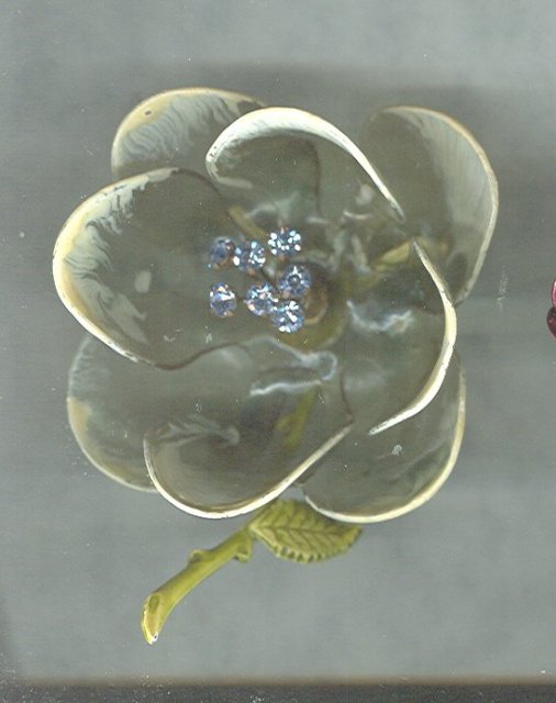 Vintage Celluloid Flower Pin w/Trembler