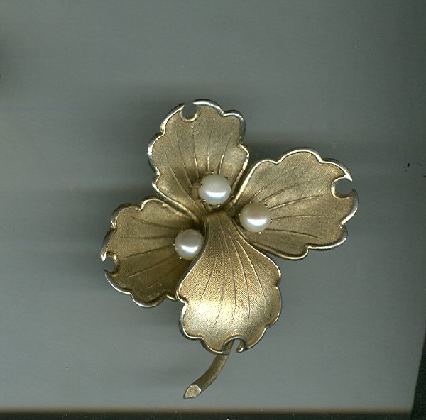 Vintage Lisner Flower Pin