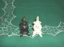Vintage Cast Iron Pot Belly Stove Salt & Pepper Shakers