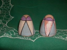 Vintage Hand Painted Pottery Salt & Pepper Shakers (JAPAN)