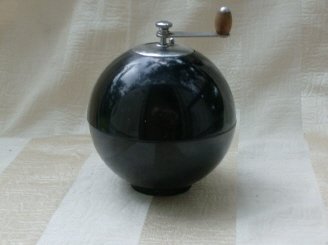 Retro Black Pepper Grinder Mill