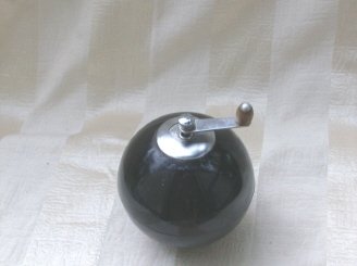 Retro Black Pepper Grinder Mill
