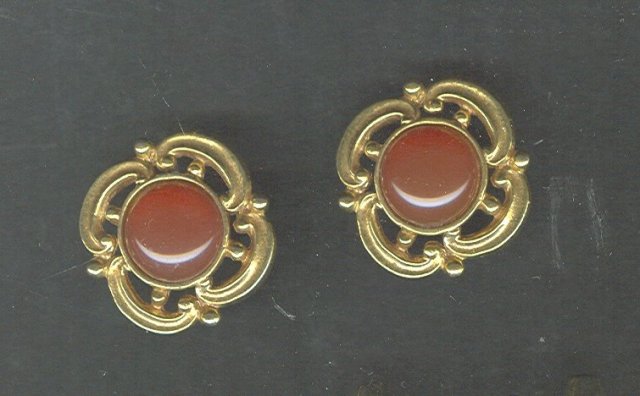 Dauplaise Post Earrings