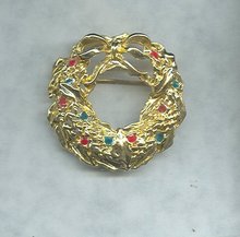 Christmas Wreath Pin