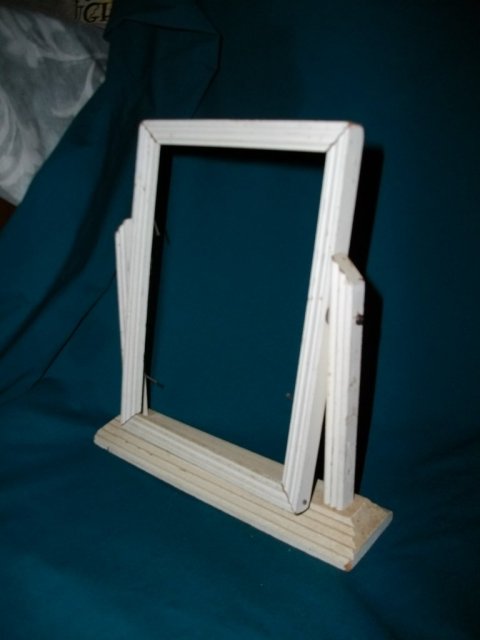 Vintage Wooden Pedestal Frame