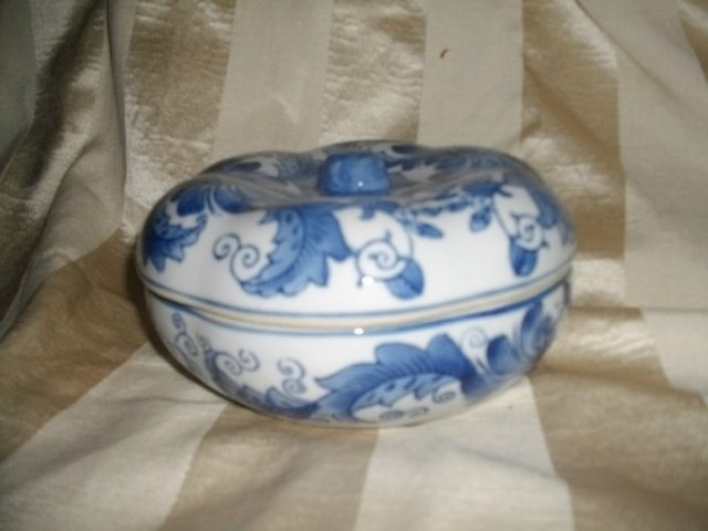 Oriental Porcelain Dish w/Cover