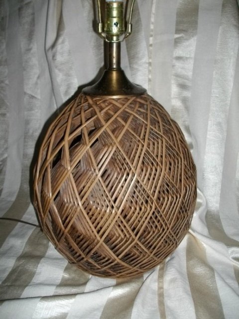 Vintage Woven Basket Table Lamp