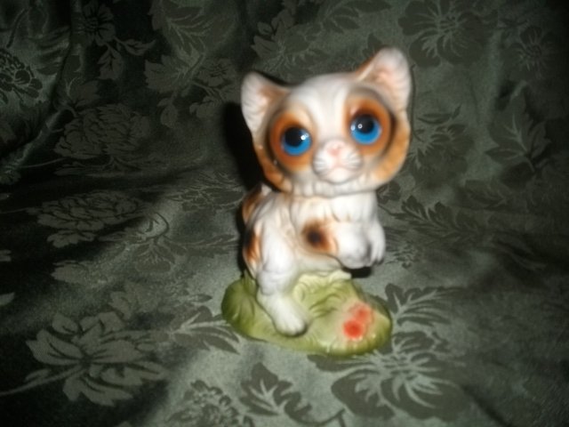 Vintage Porcelain Kitty Cat Figurine